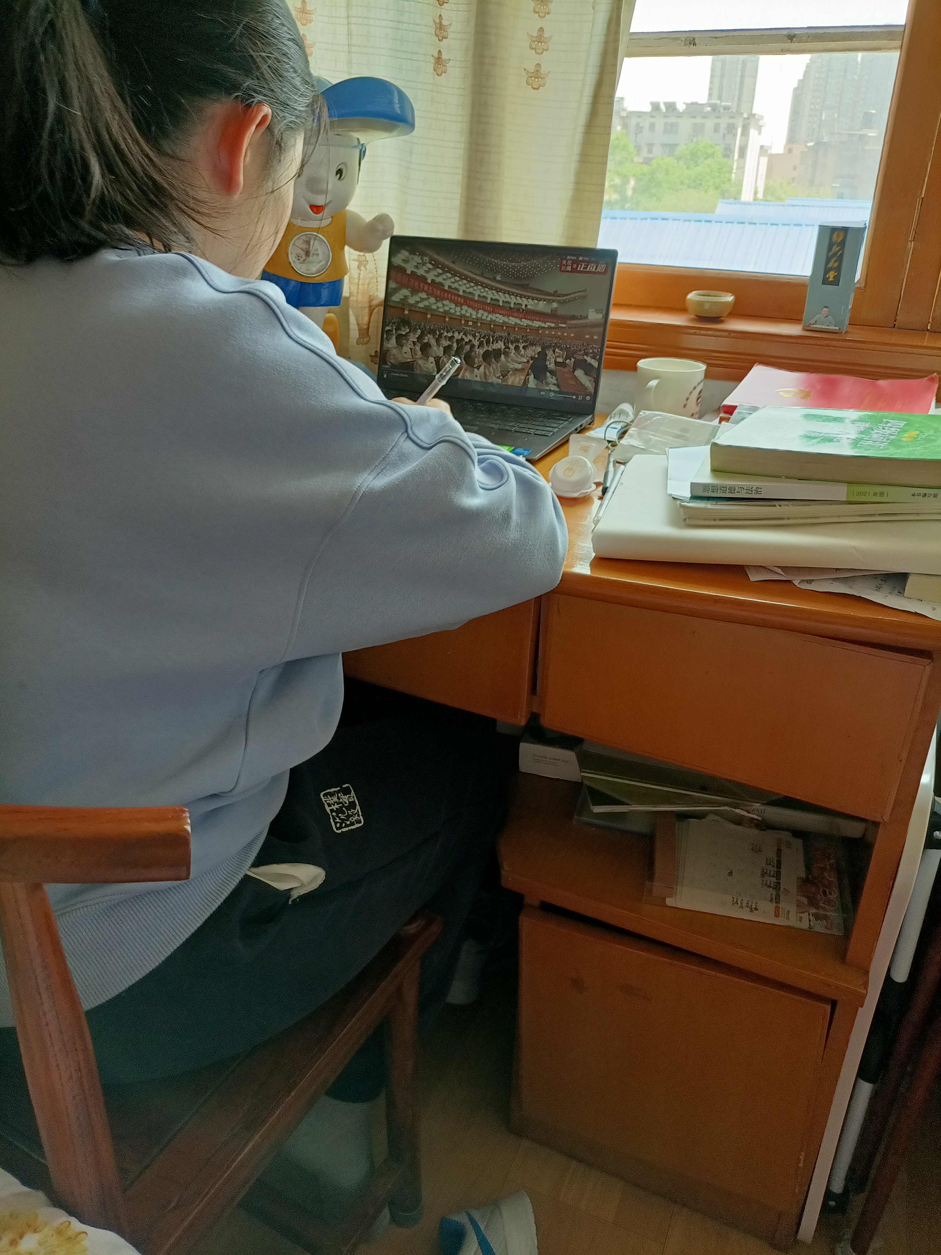 1653621881645063421.jpg 观看北京冬奥会冬残奥会总结表彰大会直播(2).jpg