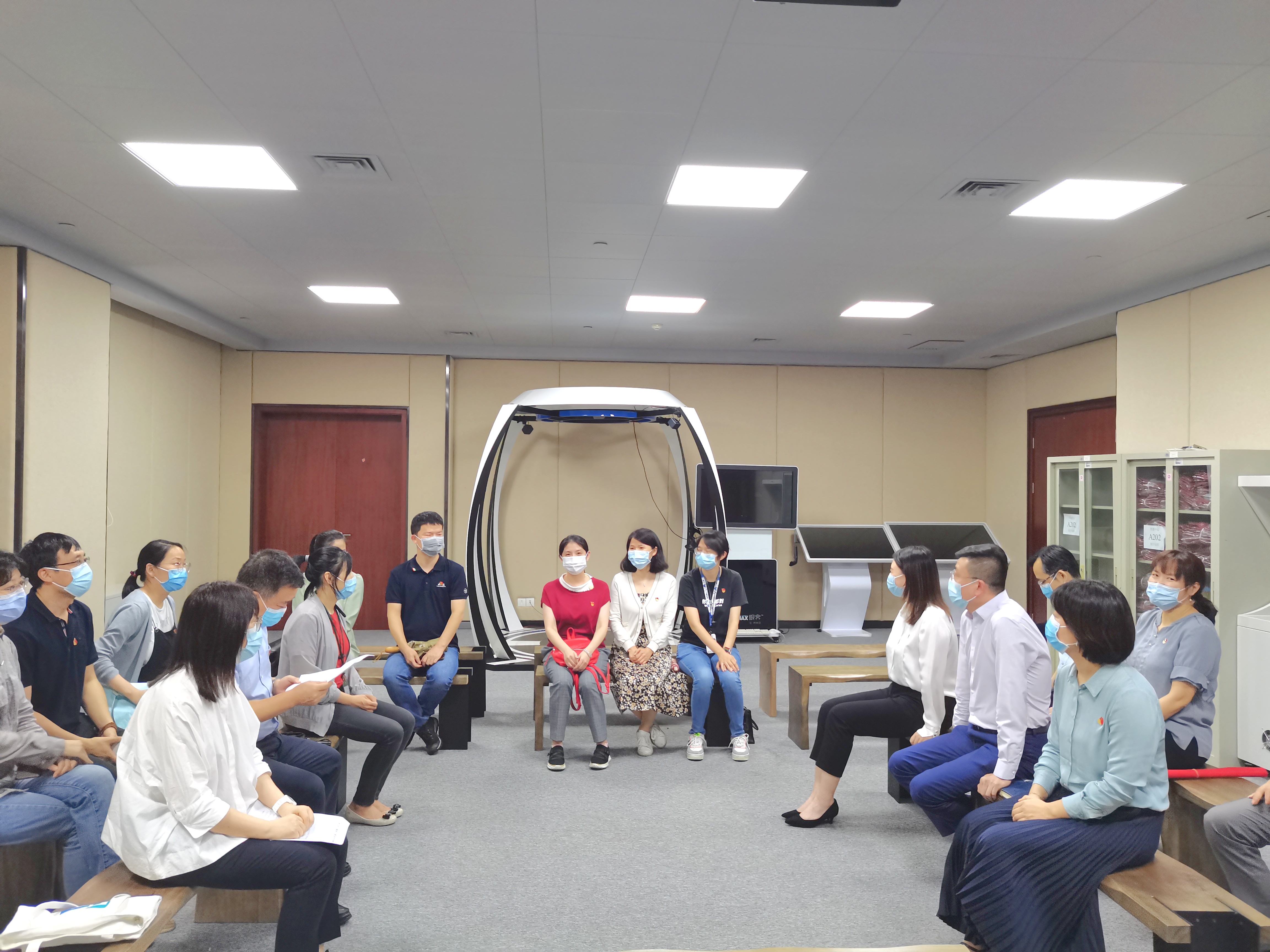 座谈会1.jpg