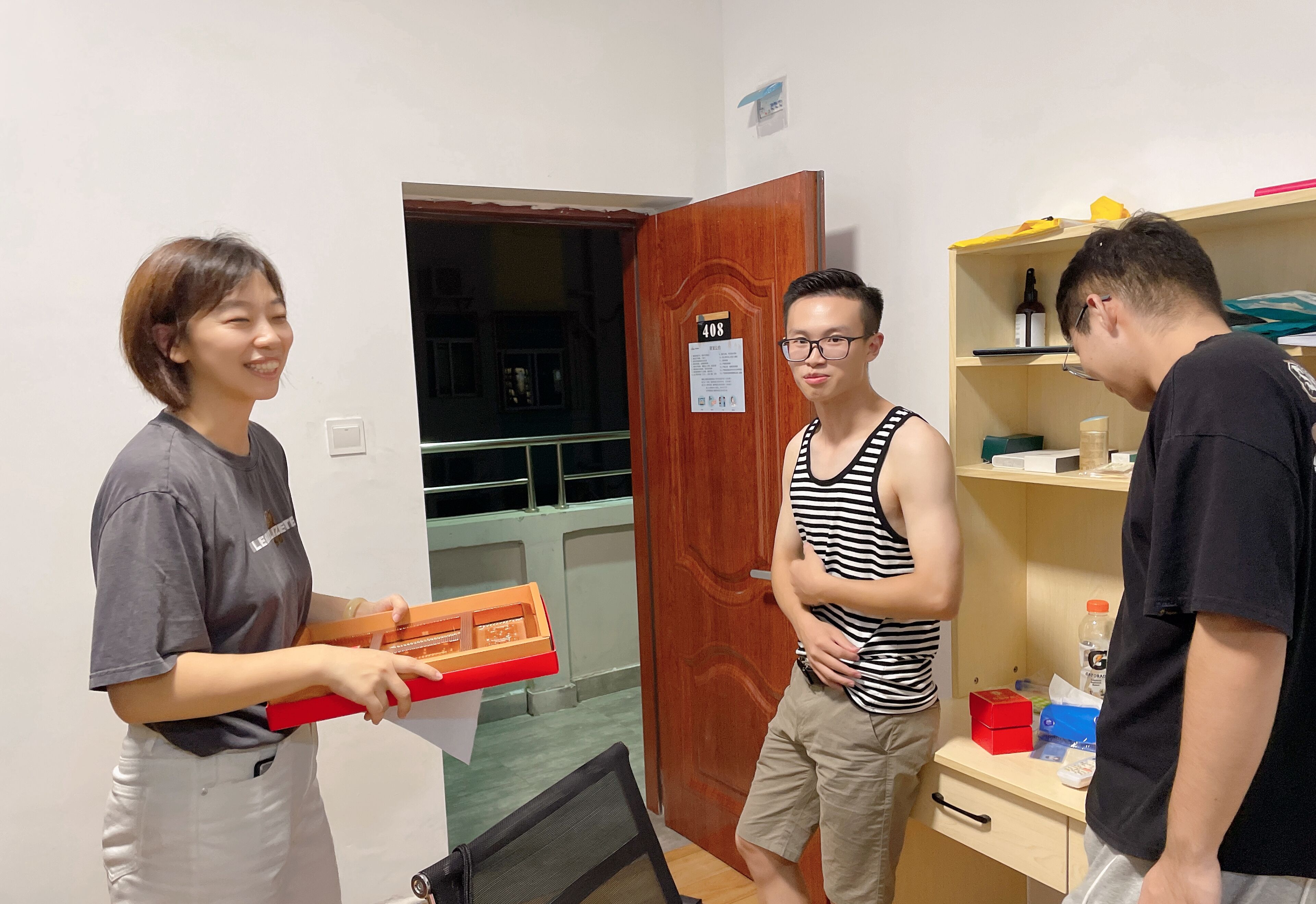 1632020919766047094.jpg 卢森、赵明虎同学3.jpg