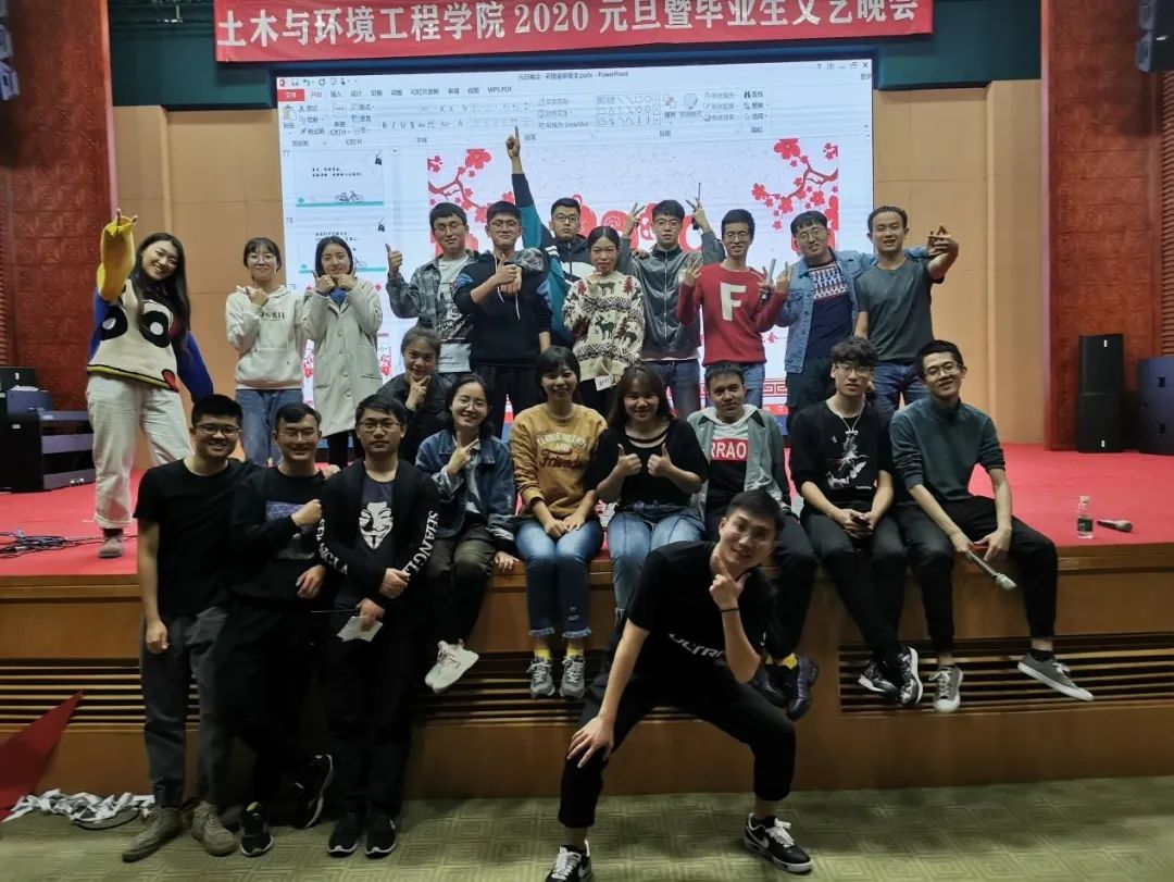 1672216626345029119.jpeg 凌晨3点的彩排“收工”照.jpeg