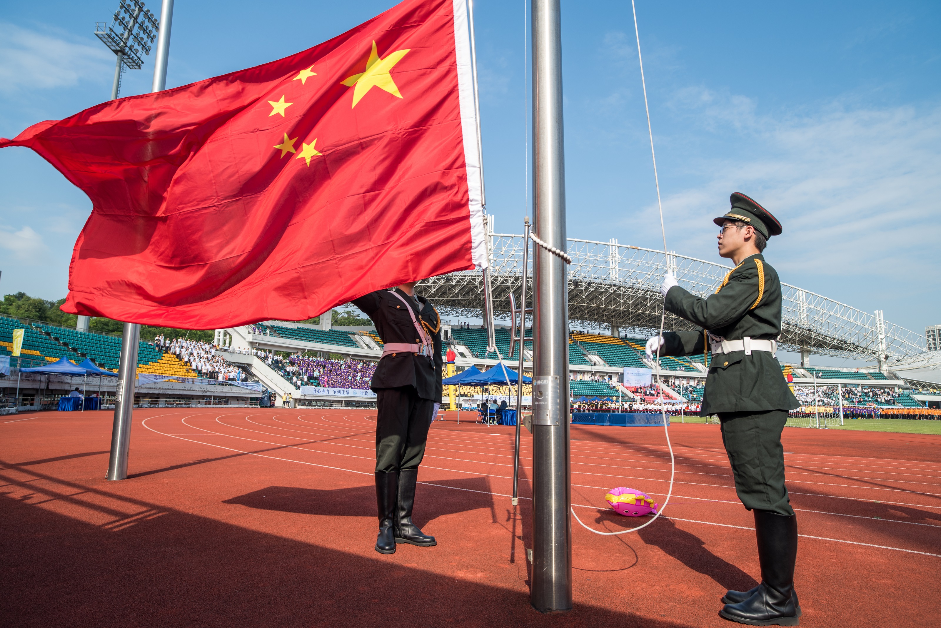 1571396573661015846.jpg 5国旗队升国旗.jpg