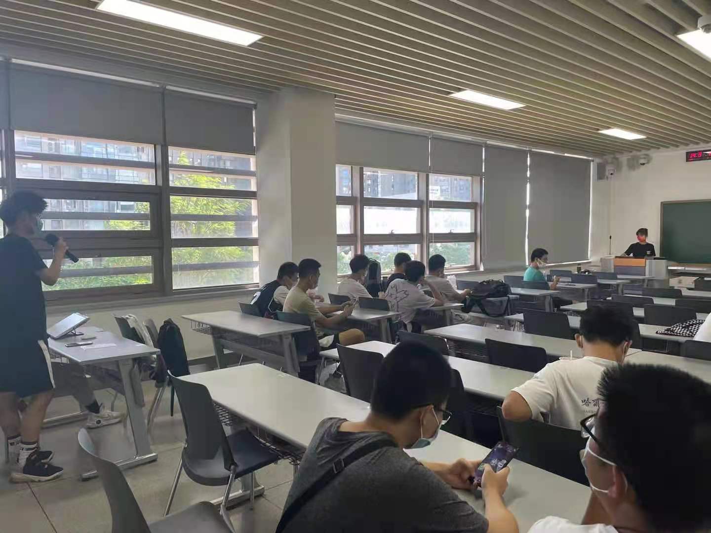 1636089866421011067.jpg 同学积极回答.jpg