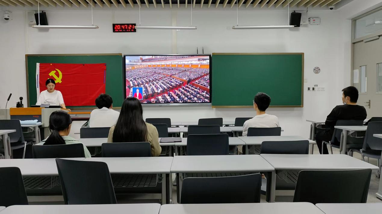 1683875696301085835.png 支部党员观看《习近平在第十四届全国人民代表大会第一次会议上的讲话》.png