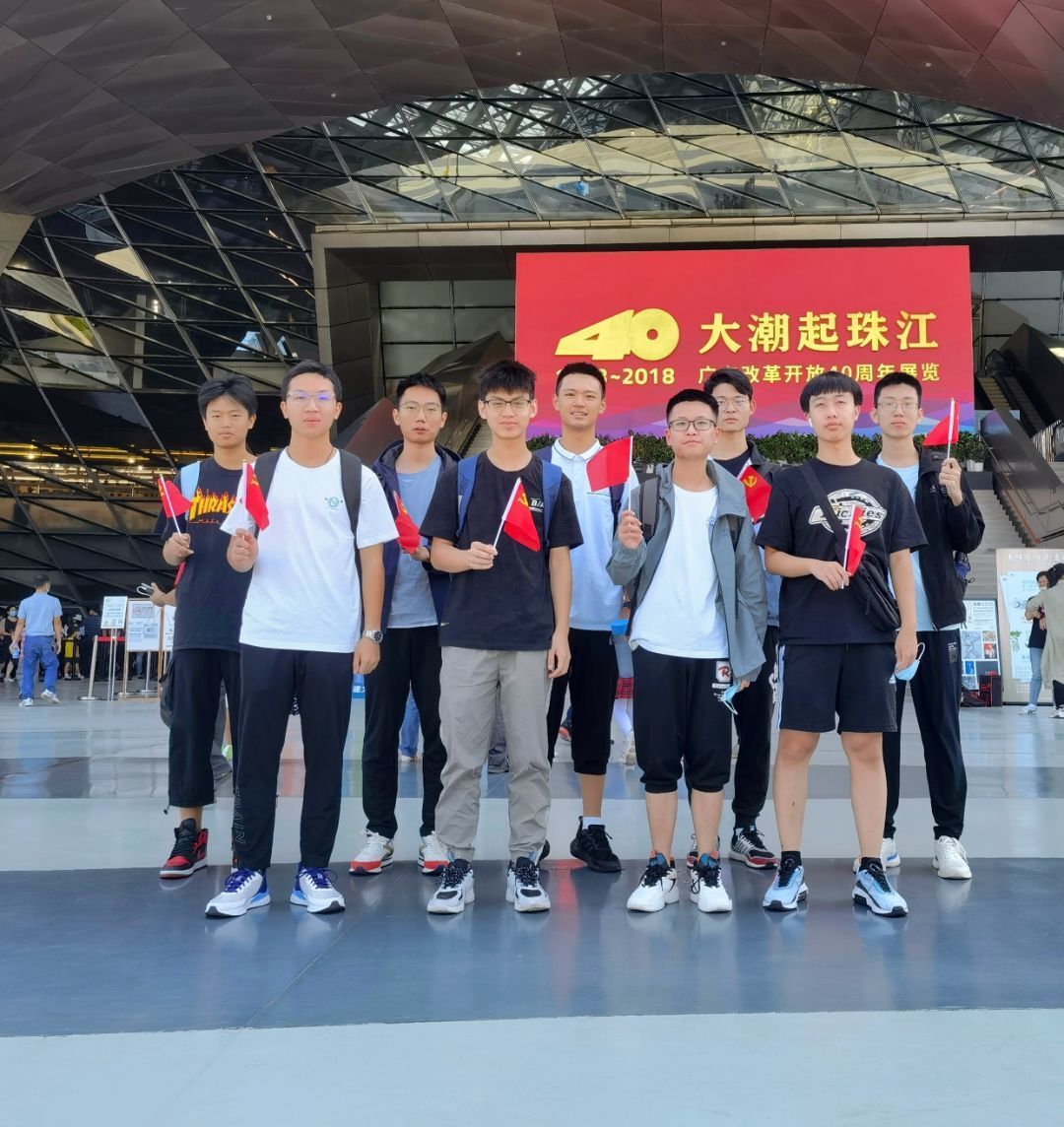 1636090122972024578.jpg 2021级7班团支部团日活动照片-展览馆.jpg