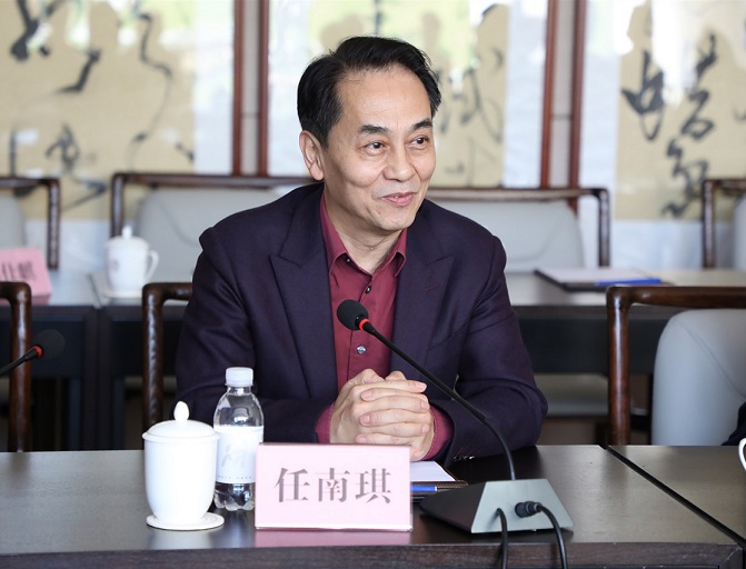 任校长.jpg