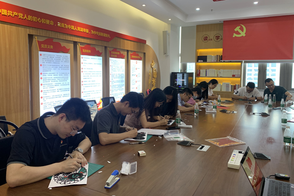 1626155464612023382.jpg 材料教工党支部庆祝建党100周年主题党日剪纸活动1.jpg