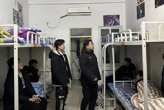 心系学生,暖心查寝2.jpg